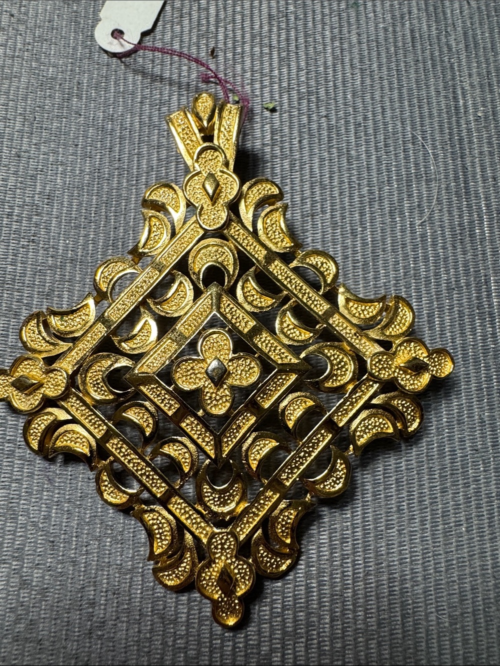 Vintage Gold Filigree Pendant Necklace - Elegant Women's Statement Piece